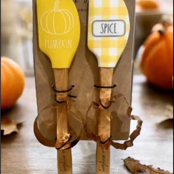 NEW Rae Dunn Charming ‘PUMPKIN’ ‘SPICE’ Spatula Set With Cookie Cutters. - Picture 1 of 1